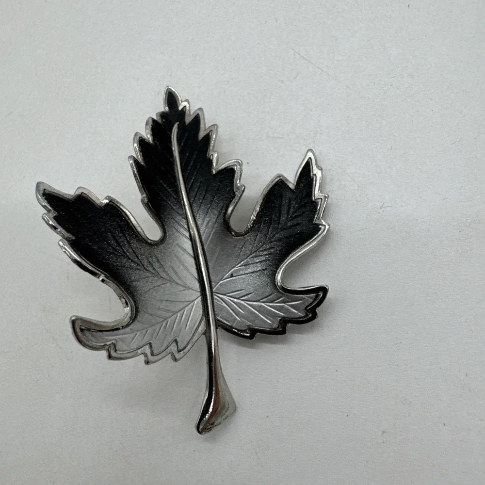 Vintage Ombre Gray To Silver Tone Maple Leaf Brooch Pin 2.5